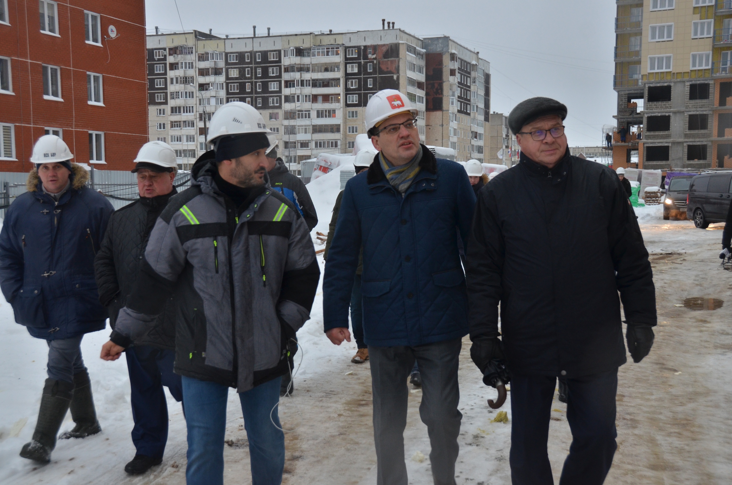 Краевые власти проинспектировали строительство ЖК «Любимов»